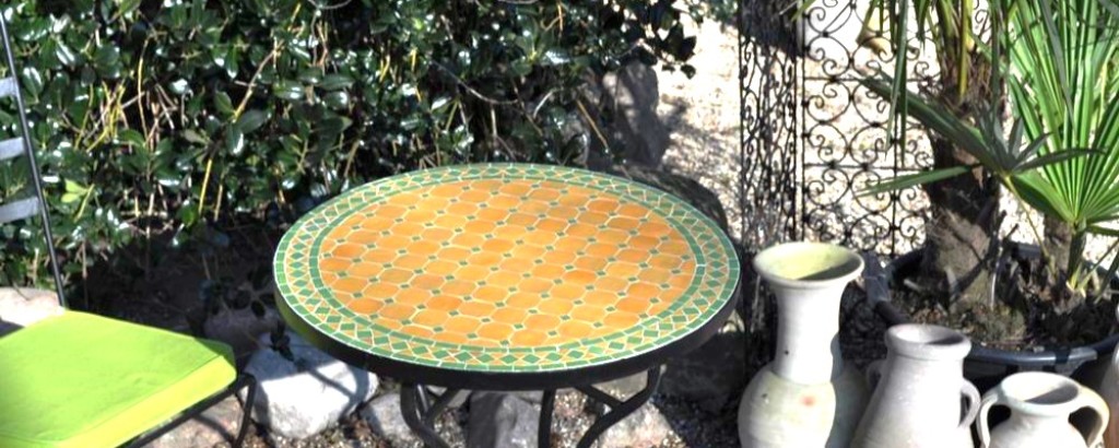 mosaic, handmade mosaic, handmade mosaictable, handcrafted mosaictables, moroccan mosaictables, mosaictables, bistrotables, mosaic bistrotables, garden table, patio furniture, mosaic furniture